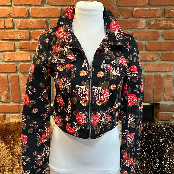 Coachella chic H&M Black Floral Cropped Jacket - Picture 4 of 8